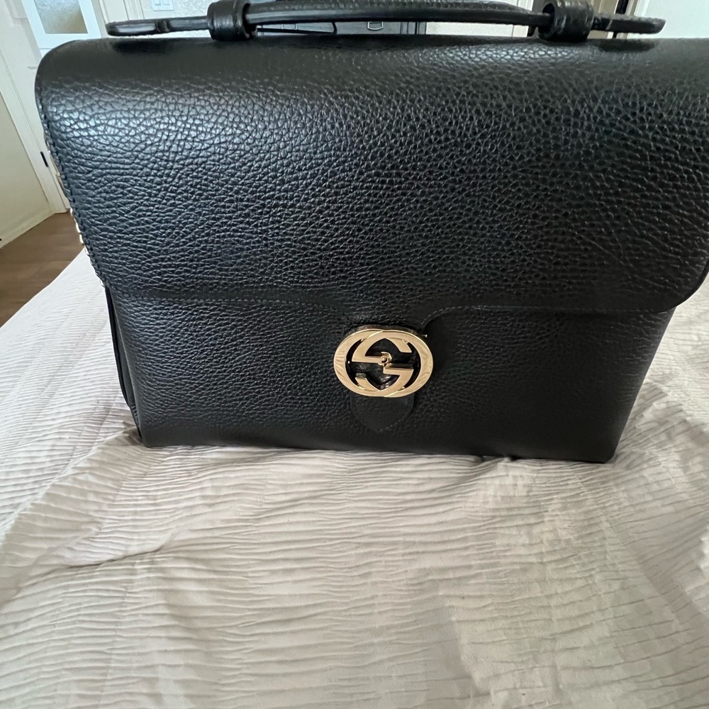 Gucci Black grain calfskin Leather Shoulder Bag with interlocking G Gold Accent.